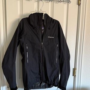 Patagonia women Black Goretex shell